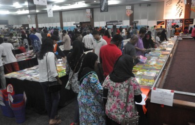 ނޮވެލްޓީ ބުކް ފެއާ ބުރާސްފަތި ދުވަހު، ނަސީބުވެރިއަކަށް 11،111.11 ޑޮލަރު!