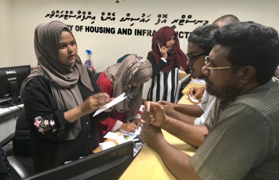 ފްލެޓް ދިން ގޮތާ މެދު ރުޅިގަދަވެ، އެތައް ބަޔަކު ހައުސިން މިނިސްޓްރީ އަށް!