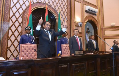 މަޖިލީހުގެ ރިޔާސަތުގެ މޭޒު ބަހައްޓަން އުސް ސްޓޭޖެއް!