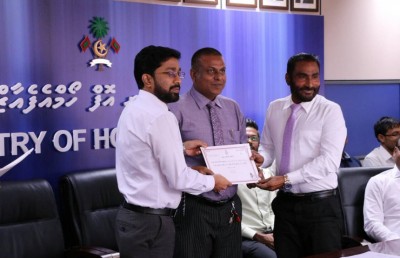 14 ކައުންސިލަކަށް ހޯމް މިނިސްޓްރީން މާލީ އެހީ ދީފި