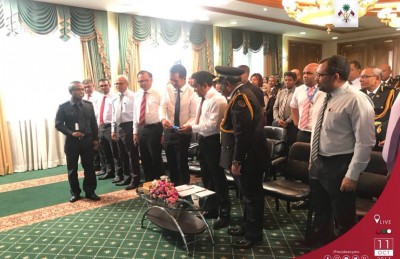 ޕާސްޕޯޓު ކާޑު އޮތަސް، ޕާސްޕޯޓު ގެންދަން ޖެހޭނެ: އިމިގްރޭޝަން