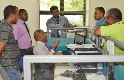 އައްޑޫން ކަރަންޓް ކަނޑާތީ ކަންބޮޑުވުން ފާޅުކުރަން ފަށައިފި