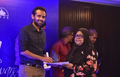 އެމްޓީސީސީން މުވައްޒަފުންގެ އަގު ވަޒަންކޮށް ސްކޮލާޝިޕް ދީފި