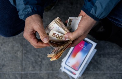 300 އަށް ވުރެ ގިނަ އައިފޯނު 10 ފޭރިގެންފި