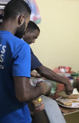 ހަތަރު ސިފައިންގެ ދުވުމުގެ ހިތްވަރު: ނަމޫނާއެއް