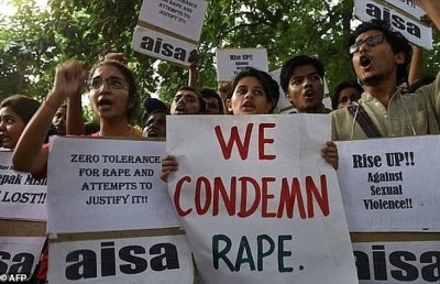 އިންޑިއާ ރޭޕް: 10 އަހަރުގެ ކުއްޖާ ރޭޕްކުރި ދެ ބޮޑުބޭބެ އުމުރަށް ޖަލަށް