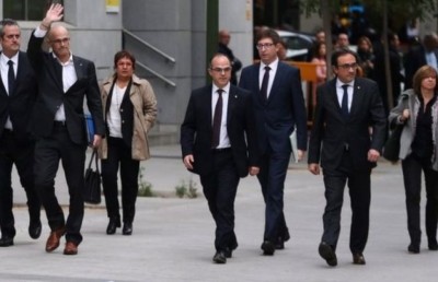 ކެޓަލޯނިއާގެ މިނިވަންކަން އިއުލާންކުރި ލީޑަރުން ޖަލަށް