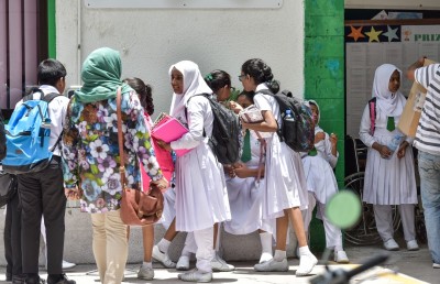 ސްކޫލުތައް އަންނަ އަހަރު ޑިޖިޓަލައިޒް ކުރަނީ، އޭރުން ސްކޫލަށް ގެންދާނީ ޓެބްލެޓް