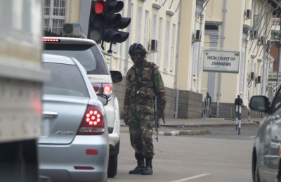 ޒިމްބާބުވޭގެ ކޮންޓްރޯލް ސިފައިން ނަގައިފި، މުގާބޭ ހުރީ ސަލާމަތުން