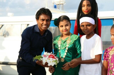 ޕްރޮފެސާ އުގައިލް ސުކޫލްތަކުގައި ލެކްޗާ ދިނުމަށް ހުރަސްތަކެއް