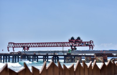 ސަރުކާރަށް ހަތަރެއް: "ބަހާރު މޫސުމެއް"