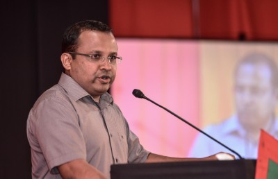 އެއް މިލިއަން ޑޮލަރު މައްސަލަ ތަހުގީގުކުރަން ލަންޑަނަށް ދާން ޓިކެޓު ދޭން ވެސް ތައްޔާރު: ރިޔާޒް