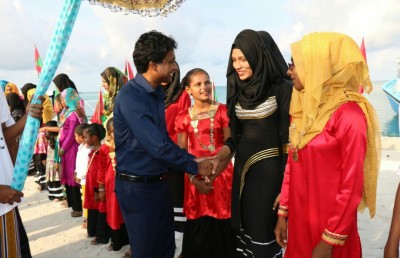 ޕްރޮފެސާ އުގައިލް ސުކޫލްތަކުގައި ލެކްޗާ ދިނުމަށް ހުރަސްތަކެއް