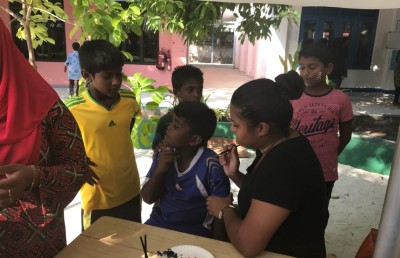 ސޮނެވާ ޖާނީން ނ. އަތޮޅު މަދަރުސާ އަށް ތަކެތި ހަދިޔާކޮށްފި