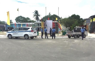ތިނަދޫގައި ޖަލްސާ ބާއްވަން އެބަ ހުރަަސް އަޅާ: އިދިކޮޅު ފަރާތްތައް