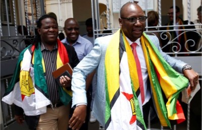 މުގާބޭގެ ސަރުކާރު ވައްޓާލަން އުޅުނު މީހާ ކޯޓުން ދޫކޮށްލައިފި