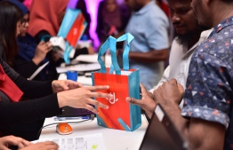 ކުލަގަދަ ހަފުލާއާއެކު ދިރާގުން އައިފޯނު 10 ވިއްކަން ފަށައިފި