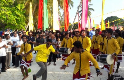 ސަޕޯޓަރެއްގެ ކުއްލި މަރަށް ފަހު ވެސް އިދިކޮޅު މީހުން ޖަލްސާ ބޭއްވުމުން ފާޑުކިޔަނީ