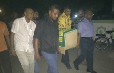 ސަޕޯޓަރެއްގެ ކުއްލި މަރަށް ފަހު ވެސް އިދިކޮޅު މީހުން ޖަލްސާ ބޭއްވުމުން ފާޑުކިޔަނީ