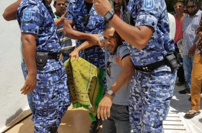 މަހްލޫފްގެ ބައްޕަ ޝަރުތުތަކާ އެކު ކޯޓުން ދޫކޮށްލައިފި
