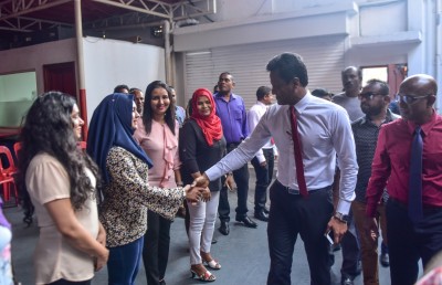 އުމަރު ޖޭޕީ އަށް ސޮއިކުރައްވައިފި
