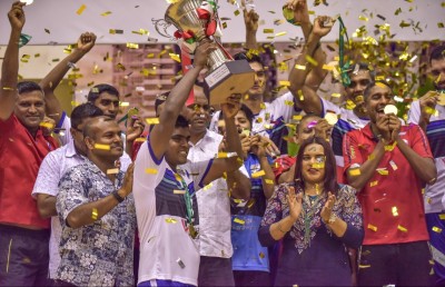 ތަށި މިލްކުކުރަން ނުކުތް މޯލްޑިވިއަން ބަލިކޮށް ސިފައިން ޗެމްޕިއަންކަން ހޯދައިފި