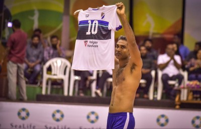 ތަށި މިލްކުކުރަން ނުކުތް މޯލްޑިވިއަން ބަލިކޮށް ސިފައިން ޗެމްޕިއަންކަން ހޯދައިފި