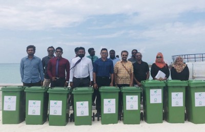 މެމްބަރު ފައިސަލް ގާފަރަށް ޑަސްބިންތަކެއް ހަދިޔާކުރައްވައިފި