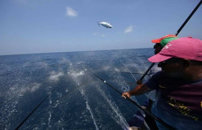 ދެ މަސްވެރިން މަރުވި ދޯނި މަހަށް ފުރުން މެދުކަނޑާލައިފި