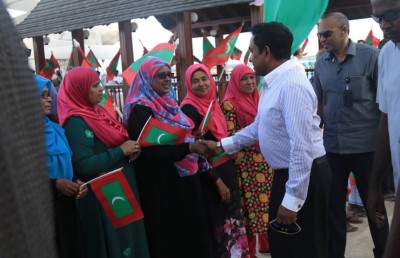 ބޭރުގެ ސަފީރުން ޚާރިޖީ ވާހަކަ ދައްކަވަން ޖެހޭނީ ރަށްރަށަކު ނޫން: ރައީސް