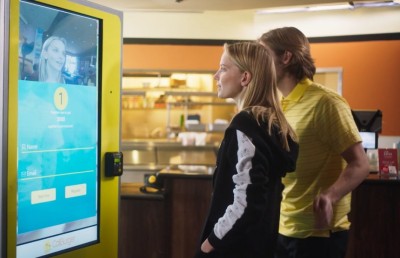 މޫނަށް ބަލައިގެން އޯޑަރު ނަގައިދޭން ފަށަނީ