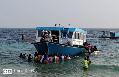 ގިނަ ބަޔަކާއެކު ހދ. އަތޮޅު ފެރީ ފަރަށް އަރައިފި