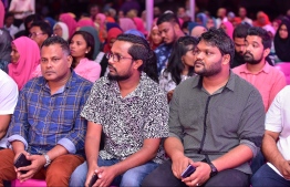 ޖަލުގައި ތިބި ސިޔާސީ ބޭފުޅުންނަށް ދެން ބޭރަށް ވަޑައިނުގެންނެވޭނެ ކަމުގެ އިޝާރާތެއް އަޒްލީން ދެއްވައިފި