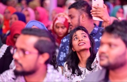 ޖަލުގައި ތިބި ސިޔާސީ ބޭފުޅުންނަށް ދެން ބޭރަށް ވަޑައިނުގެންނެވޭނެ ކަމުގެ އިޝާރާތެއް އަޒްލީން ދެއްވައިފި