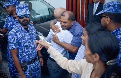 ޝަރުތުތަކާ އެކު ފާރިސް މިނިވަންކޮށްފި