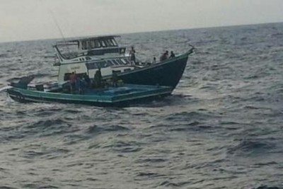 ދަތުރުކުރަމުން ދިޔަ ދޯންޏެއްގައި ތިބި މީހުން ގަދަކަމުން މާލެ ގެނެސްފި