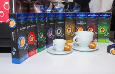 މޫވެންޕިކް ކޮފީ ރާއްޖެ އަށް ތައާރަފް ކޮށްފި