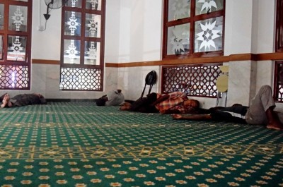 މިސްކިތްތައް ވެސް ނިދާ ތަންމައްޗަކަށް ހަދައިފި!؟