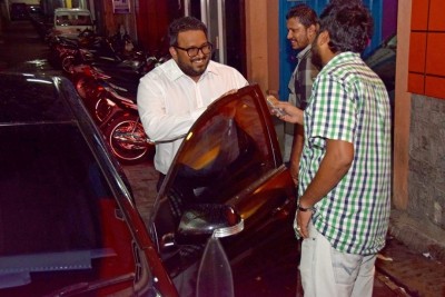 ގާސިމާއި އަދީބު އަދި އުއްޗު ބައްދަލު ކުރައްވައިފި