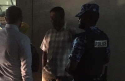 ރިޝްވަތުގެ ތުހުމަތުގައި ތިން ގެއެއް ފާސްކޮށް ތިން މީހަކު ހައްޔަރުކޮށްފި