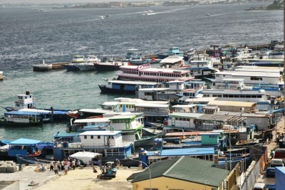 ފަޅުގައި އޮތް ދޯންޏެއްގެ ކެޕްޓަނަށް ހަމަލާދިން މީހަކު ޖަލަށް