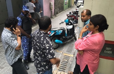 ރިޝްވަތުގެ ތުހުމަތުގައި ތިން ގެއެއް ފާސްކޮށް ތިން މީހަކު ހައްޔަރުކޮށްފި