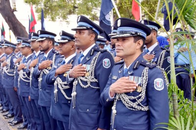 މަގުމަތިންދިޔަ ފުލުހަކަށް ހަމަލާދީ ޒަހަމްކޮށްލައިފި