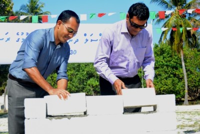 ފެލިވަރު ފުޓްސެލް ދަނޑުގެ ބިންގާ އަޅައިފި