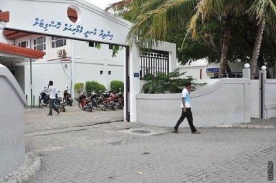ޔޫރޯ ސްޓޯރު ކައިރިން ހަމަލާދިން މީހާއަށް ފަރުވާދިނުމަށްފަހު ދޫކޮށްލައިފި