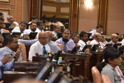 މިއަހަރު ފުރަތަމަ ފަހަރަށް ހަލަބޮލި ކަމެއް ނެތި މަޖިލިސް ފަށައިފި