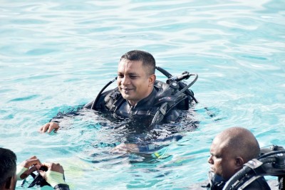 ޕޮލިސް ޑައިވިން ސްކޫލެއް ހުޅުވައިފި