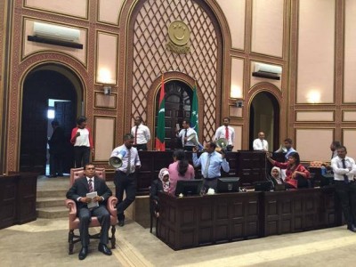 ގާނޫނުލް އުގޫބާތަށް އަމަލުކުރުން ތިން މަހަށް ފަސްކުރަން ފާސްކޮށްފި