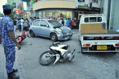 ސައިކަލެއް ކޮންޓްރޯލްނުވެގެން ހިނގި އެކްސިޑެންޓެއްގައި މީހެއްގެ ކޮނޑުހުޅު ބިނދިއްޖެ