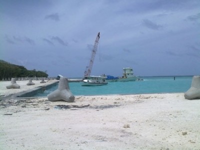 މާބަނޑު މީހެއް ގޮވައިގެން ދަނިކޮށް ސީ އެމްބިއުލާންސުގެ ތެރެއަށް ވިހައިފި